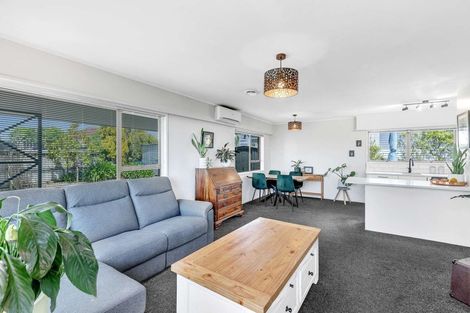 Photo of property in 1 Pleasant Road, Glen Eden, Auckland, 0602