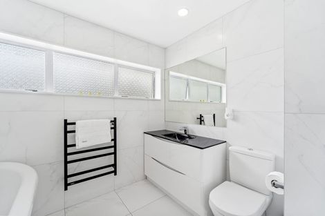 Photo of property in 31 Centreway Road, Orewa, 0931