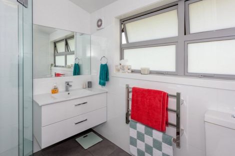 Photo of property in 100 Riverview Road, Whangamata, 3620