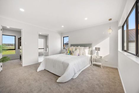 Photo of property in 35 Park Green Avenue, Rosehill, Papakura, 2113