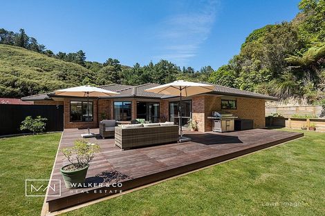 Photo of property in 30 Aragon Grove, Kingsley Heights, Upper Hutt, 5018