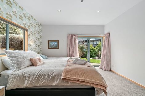 Photo of property in 15 Morrows Mead, Wanaka, 9305