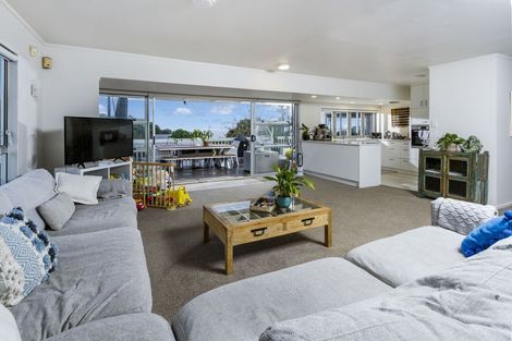 Photo of property in 89 Churchill Road, Murrays Bay, Auckland, 0630
