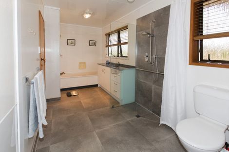 Photo of property in 242 Baylys Coast Road, Dargaville, 0377