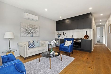 Photo of property in 11 Mcindoe Road, Kumeu, 0810