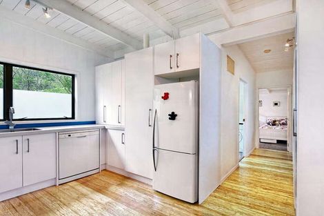 Photo of property in 136 Seaview Road, Piha, New Lynn, 0772