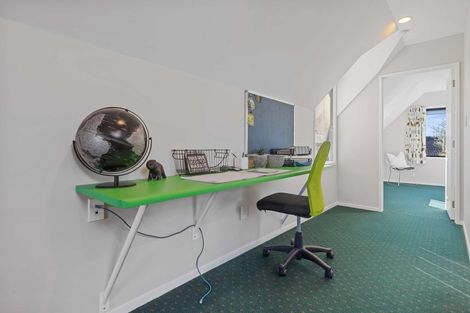 Photo of property in 6 Fencourt Place, Rototuna North, Hamilton, 3210