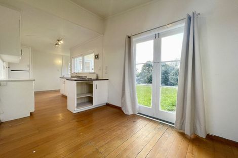 Photo of property in 33 Paramu Avenue, Birkdale, Auckland, 0626