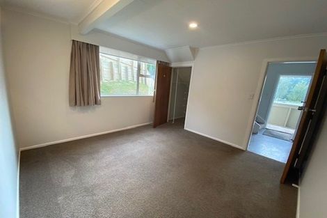 Photo of property in 3b Peckham Grove, Tawa, Wellington, 5028