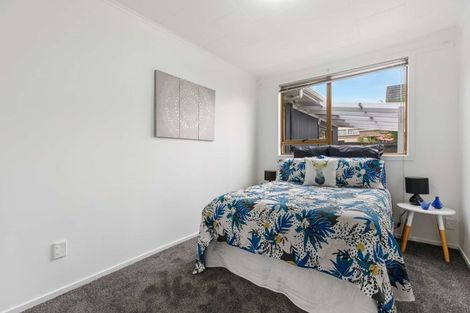 Photo of property in 11c Bamboo Grove, Kelston, Auckland, 0602