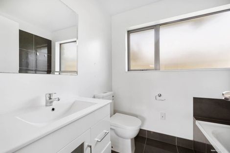 Photo of property in 11 Karo Place, Glendene, Auckland, 0602