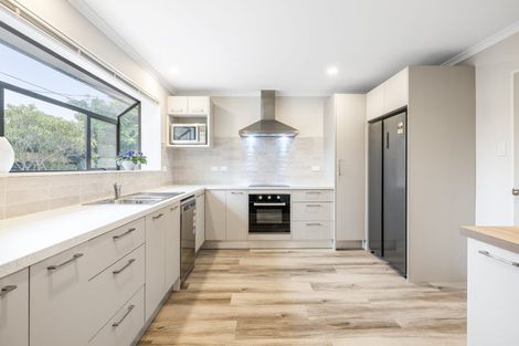 Photo of property in 121 Prestons Road, Redwood, Christchurch, 8051