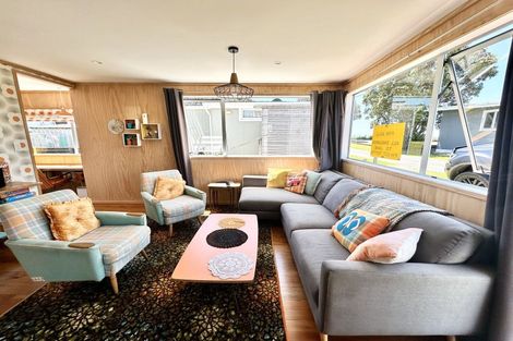 Photo of property in 8 Second Avenue, Urenui, 4377