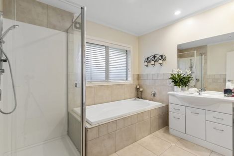 Photo of property in 21 Brooke Ridge Rise, East Tamaki Heights, Auckland, 2016
