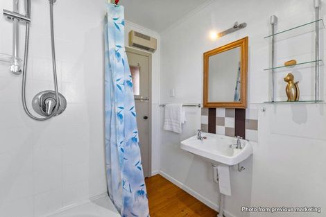 Photo of property in 4 Duncan Avenue, Te Atatu South, Auckland, 0610