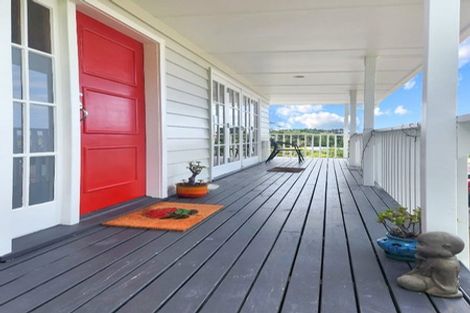 Photo of property in 9 Trosk Place, Waiuku, 2123