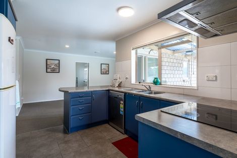 Photo of property in 54 Highfields Terrace, Henderson, Auckland, 0612