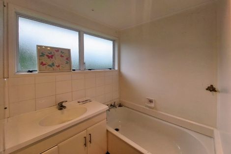 Photo of property in 35 Angelo Avenue, Howick, Auckland, 2014