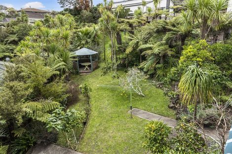 Photo of property in 1/76 Woodlands Crescent, Browns Bay, Auckland, 0630