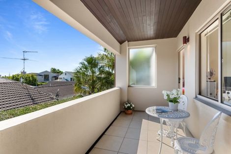 Photo of property in 1/13 Milford Road, Milford, Auckland, 0620