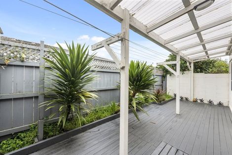 Photo of property in 2/11 Overton Road, Papatoetoe, Auckland, 2025