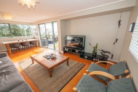 Photo of property in 2 Dudley Crescent, Cable Bay, 0420