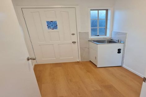 Photo of property in 66e Woodglen Road, Glen Eden, Auckland, 0602