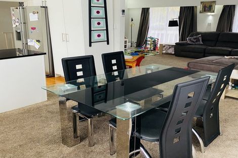 Photo of property in 13 Booralee Avenue, Botany Downs, Auckland, 2010