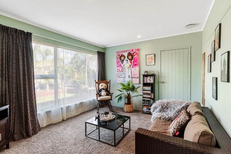 Photo of property in 121 Carlisle Road, Northcross, Auckland, 0632