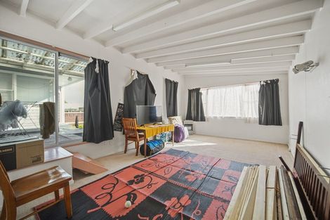 Photo of property in 57 Dale Crescent, Pakuranga, Auckland, 2010