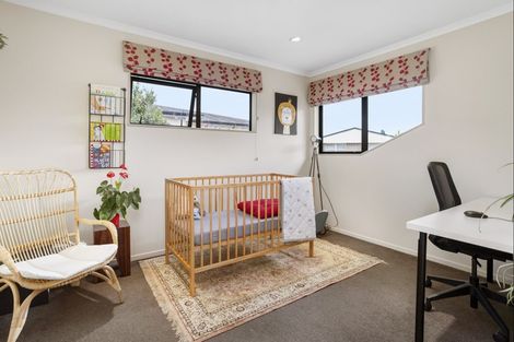 Photo of property in 14a Bradbury Road, Botany Downs, Auckland, 2010