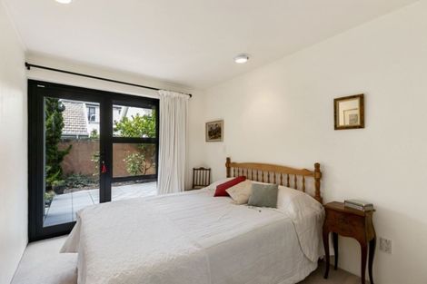 Photo of property in Highwic, 1/32 Hobson Street, Thorndon, Wellington, 6011