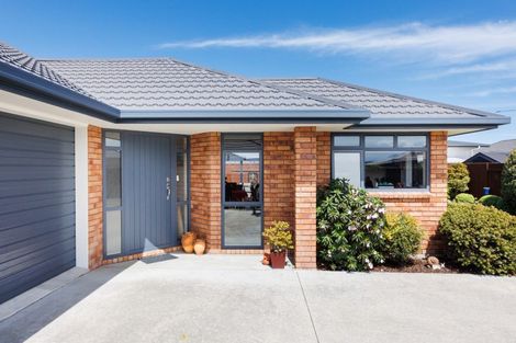 Photo of property in 14 Lorenzo Place, Kelvin Grove, Palmerston North, 4414