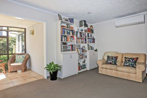 Photo of property in 9 Matthews Place, Taradale, Napier, 4112