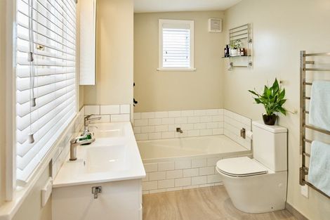 Photo of property in 69 Muritai Road, Eastbourne, Lower Hutt, 5013