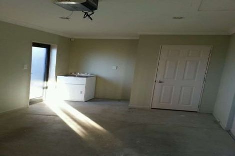 Photo of property in 2 Ballyward Close, East Tamaki, Auckland, 2013
