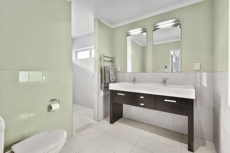 Photo of property in 1 Frank Knight Place, Waiuku, 2123