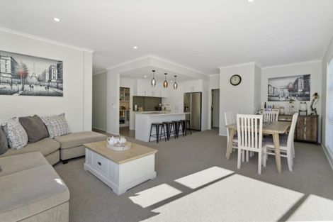 Photo of property in 27 Walter Lawry Road, Paerata, Pukekohe, 2124