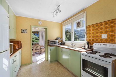 Photo of property in 26 Doris Gordon Crescent, Crofton Downs, Wellington, 6035