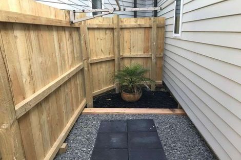 Photo of property in 3/30 John Jennings Drive, Oteha, Auckland, 0632