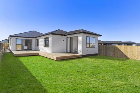 Photo of property in 21 Korowhiti Road, Clarks Beach, 2122