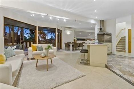 Photo of property in 9 The Knoll, Greenhithe, Auckland, 0632