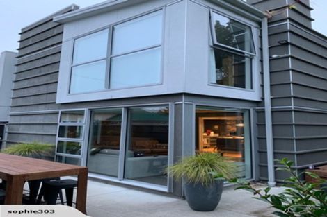 Photo of property in 128 Holly Road, St Albans, Christchurch, 8014