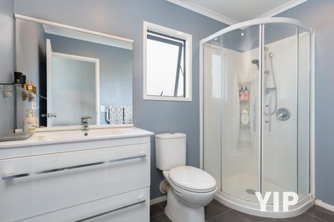 Photo of property in 5 Bennett Grove, Newlands, Wellington, 6037