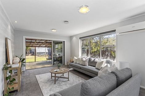 Photo of property in 30 Clivedon Place, Redwood, Christchurch, 8051