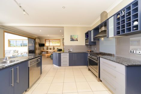 Photo of property in 27 The Strand, Fitzherbert, Palmerston North, 4410