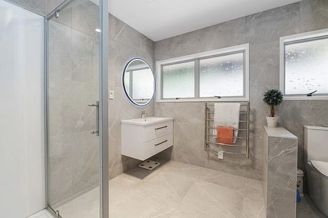 Photo of property in 3 Vari Place, Bayview, Auckland, 0629