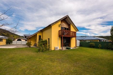 Photo of property in 8 Admiralty Place, Waikawa, Picton, 7220