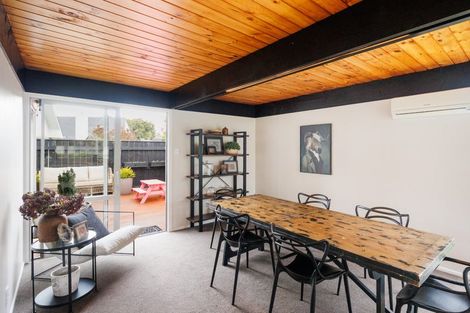 Photo of property in 11 Chilton Grove, Hokowhitu, Palmerston North, 4410