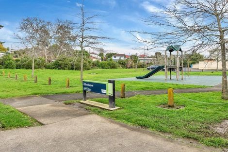 Photo of property in 39 Verdale Circle, Glen Eden, Auckland, 0602